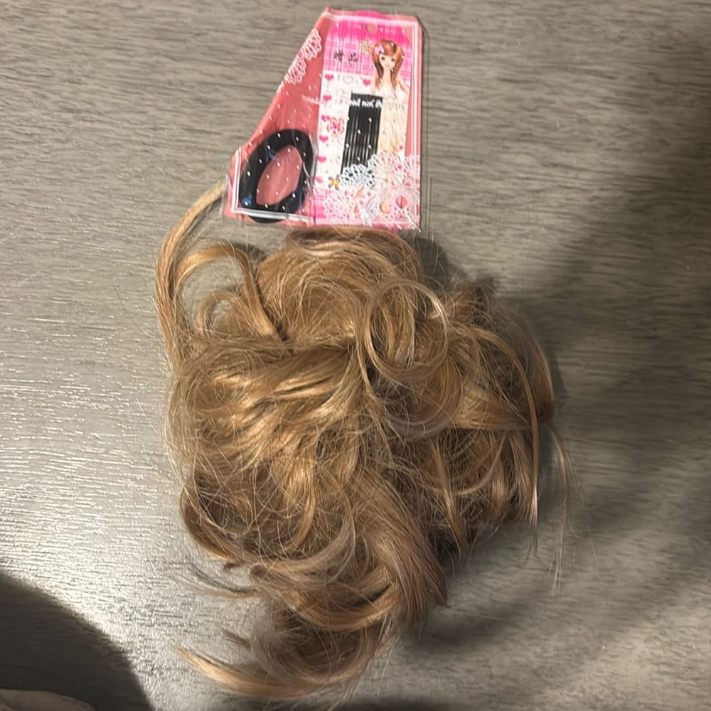 Brand new never used blinding fake hair pony tail with clips and hairbands set